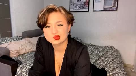 Snapshot of mingjorgenson chatting on October 10, 6:25 pm Luna Moon online show from October 10, 6:25 pm