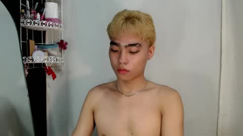 mingkla_man online show from April 18, 8:27 am