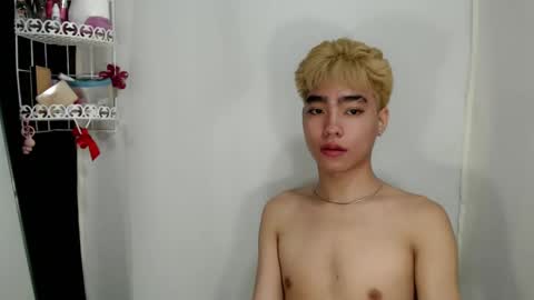 mingkla_man online show from April 19, 6:10 pm