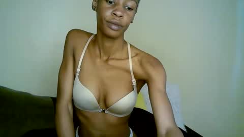 minieme001 online show from March 3, 8:10 am