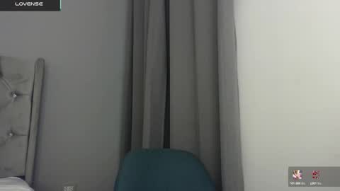 Snapshot of minikunis chatting on October 18, 11:09 pm Mini Mila Kunis ft Ashton Katchero. Follow me to stay in touch online show from October 18, 11:09 pm