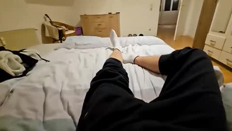 Jesse J. online show from December 18, 7:20 pm