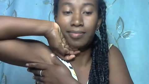 minouch211907 online show from April 25, 3:30 am