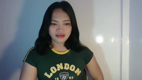 Snapshot of mira_luna222 chatting on March 6, 6:52 am Mira Bella online show from March 6, 6:52 am