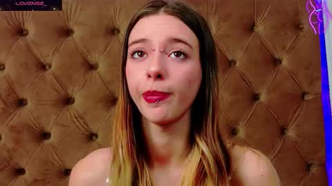 mira_lynxx online show from December 3, 5:19 am