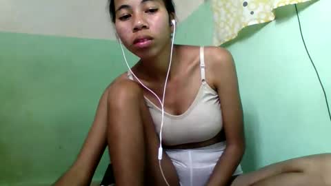 Snapshot of mirah881 chatting on September 17, 6:11 pm mirah881 online show from September 17, 6:11 pm