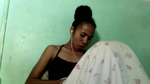 Snapshot of mirah881 chatting on September 29, 10:03 am mirah881 online show from September 29, 10:03 am