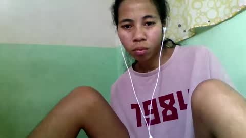 Snapshot of mirah881 chatting on September 19, 6:33 pm mirah881 online show from September 19, 6:33 pm