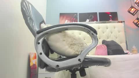 Miranda Vegaa online show from December 19, 11:55 pm