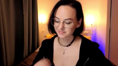 MiraSkyy online show from October 23, 7:15 pm