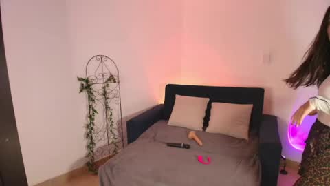 KRAVE  online show from April 18, 11:49 pm