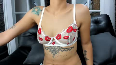 Snapshot of miss___evangeline chatting on February 19, 8:55 am Evangeline online show from February 19, 8:55 am