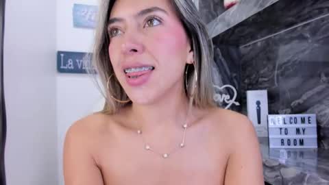 Zoe online show from November 13, 6:43 pm