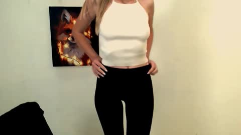 Snapshot of miss_angelina_ chatting on September 17, 7:56 am Angelina online show from September 17, 7:56 am