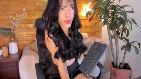 Camila online show from November 28, 11:17 am