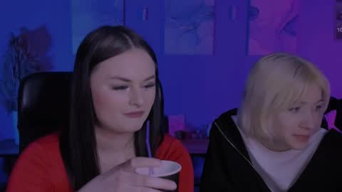 miss_courtney online show from April 22, 8:54 am