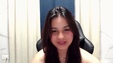 miss_innocent18 online show from April 12, 6:23 pm