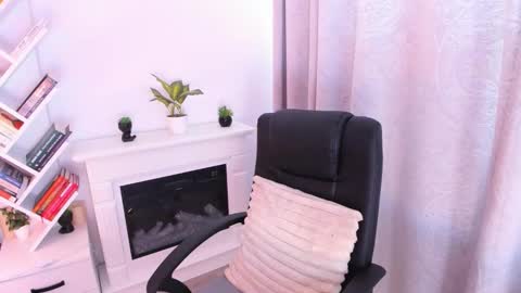 miss_jollie online show from October 28, 10:27 am