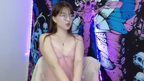 Ahri James online show from August 6, 1:25 am