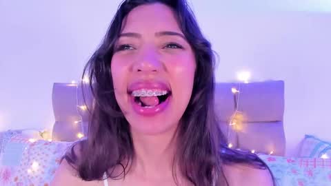 Snapshot of miss_veronica2 chatting on February 10, 5:52 pm Miss Veronica online show from February 10, 5:52 pm