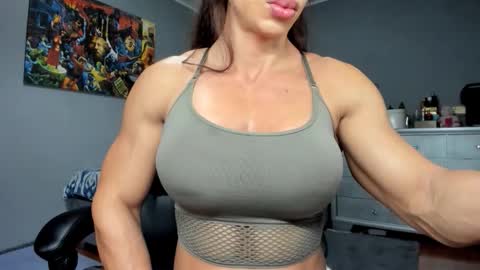 Alesyamuscledoll online show from November 4, 7:37 pm