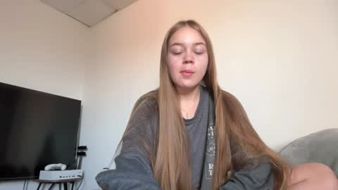 Ameliahs online show from October 28, 12:39 pm