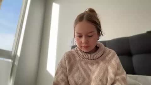 Ameliahs online show from December 2, 12:25 pm