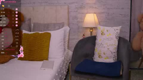 D A N A online show from February 8, 10:35 pm