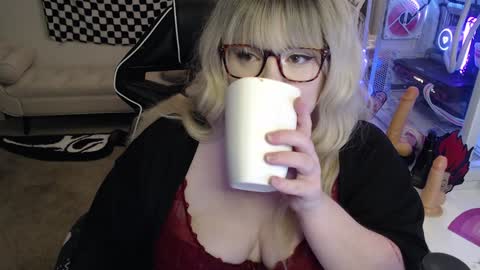 missdanibluee online show from December 16, 11:55 am
