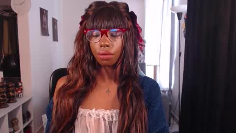 Emilie Diaz online show from February 9, 3:15 pm