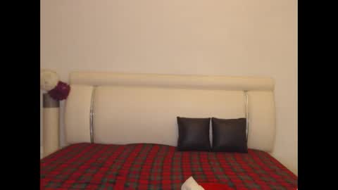 Khloe online show from February 16, 6:06 pm