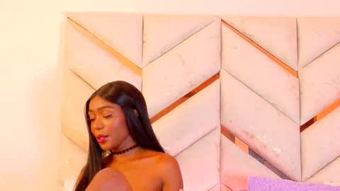 lyly  independient model online show from February 23, 2:41 pm