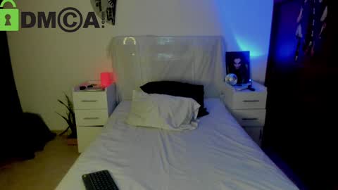Snapshot of misslucye_robbie chatting on February 12, 2:35 am Lucye Robbie online show from February 12, 2:35 am