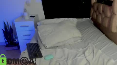 Snapshot of misslucye_robbie chatting on January 5, 7:49 am Lucye Robbie online show from January 5, 7:49 am