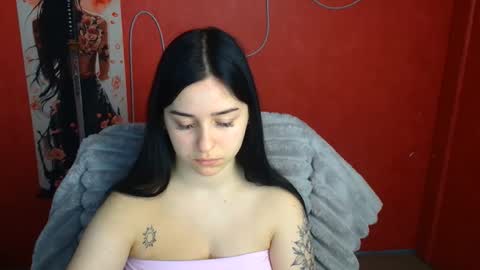 Mia online show from March 25, 2:57 pm