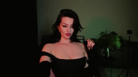   online show from December 18, 8:59 pm