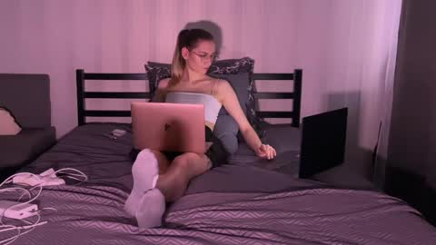 missmiroslava online show from March 6, 12:37 pm