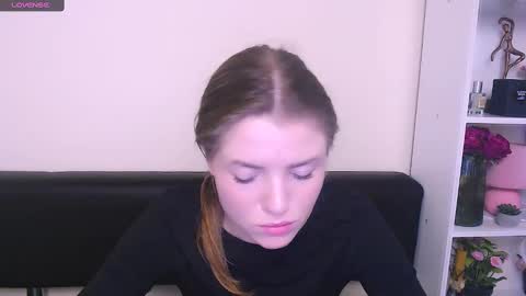 Snapshot of missoliviaa_ chatting on February 14, 11:21 am Olivia online show from February 14, 11:21 am
