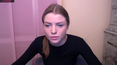Snapshot of missoliviaa_ chatting on December 22, 10:49 am Olivia online show from December 22, 10:49 am