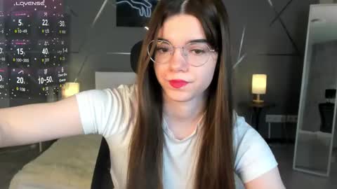 misss_evelyne online show from February 7, 1:52 am