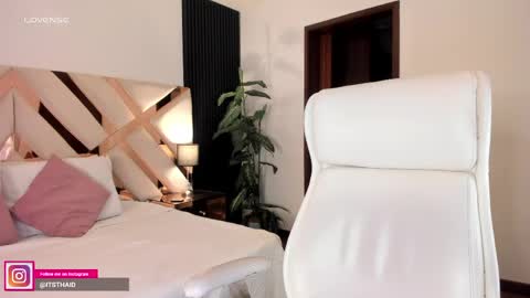 Fernanda Davila online show from April 13, 11:20 pm