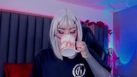 Tomiehelp me get to 100 thumbs up online show from January 18, 1:18 pm