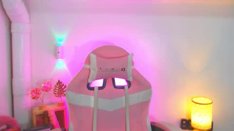 misstrishontop online show from September 12, 11:45 am