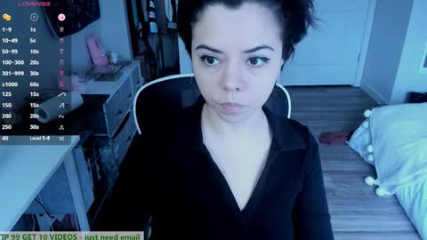 V Nessa online show from January 11, 8:37 pm