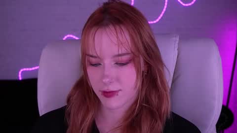 MissVelora online show from November 28, 9:00 pm