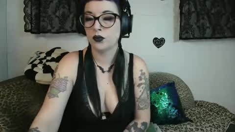 Missy Dee online show from April 19, 4:24 am