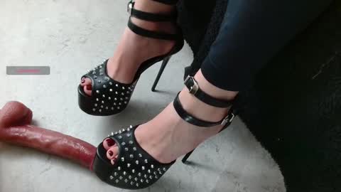 Snapshot of mistress_angelina777 chatting on September 25, 9:49 am mistress_angelina777 online show from September 25, 9:49 am