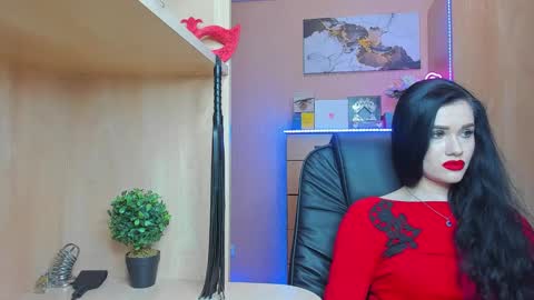 Snapshot of mistress_kristi chatting on February 14, 9:53 pm Mistress Kristi online show from February 14, 9:53 pm