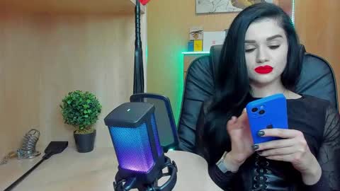 Snapshot of mistress_kristi chatting on February 4, 6:17 pm Mistress Kristi online show from February 4, 6:17 pm