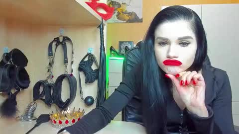 Snapshot of mistress_kristi chatting on October 3, 9:12 pm Mistress Kristi online show from October 3, 9:12 pm